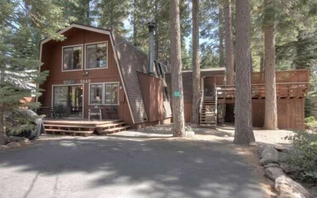 Kaley Vacation Rental Cabin by RedAwning