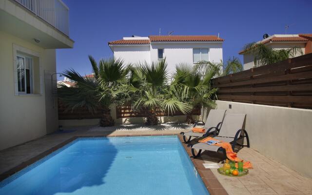 Clover in Famagusta
