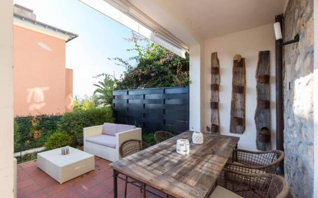 Villa Rocky - Luxury 3BR Apt in Liberty Villa.Pool,Garden,WiFi