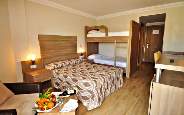 Club Side Coast - Image 3