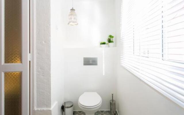 2 Beautiful Suites Upscale Flat Embracing Tejo!