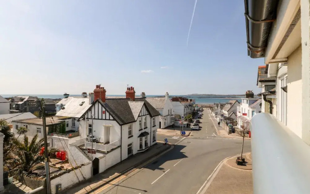 Maelog, 14 Tides Reach