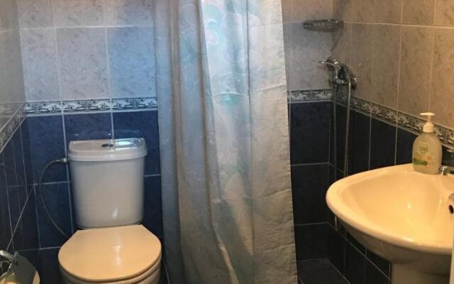 U Treh Roz Guest House