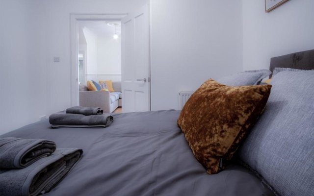 Ivy Cellar - 2 Bedroom Apartment - Tenby