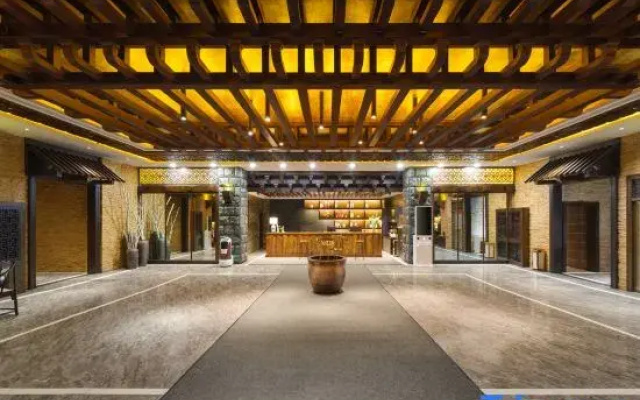 BanDe Hotel（Aletai Xuedu Airport Hotel）