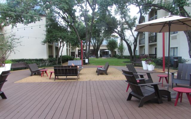 Holiday Inn Irving Las Colinas by IHG