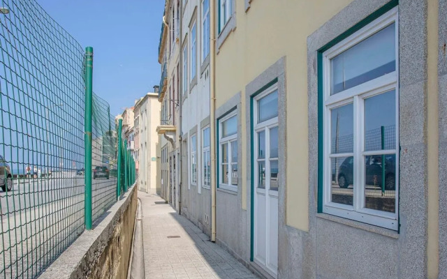 Liiiving in Porto - Modern Coastline Apartment