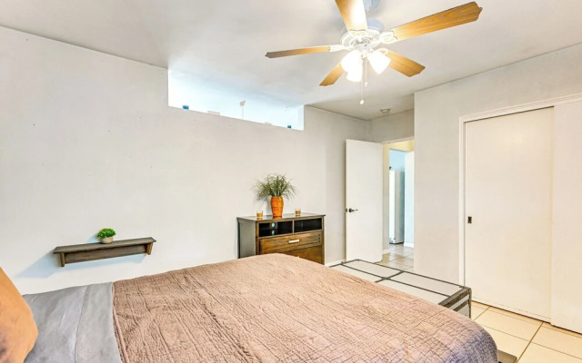 Outdoor Entertainment Area: Clearwater Condo!