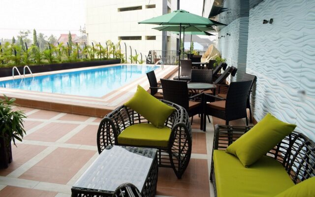 Monty Suites & Golf