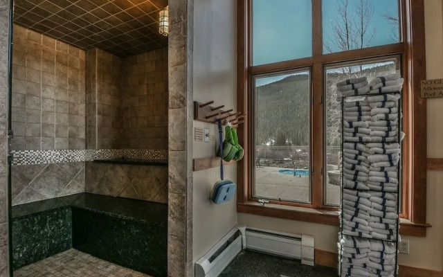 2225 Red Hawk 2 Bedroom Condo by RedAwning