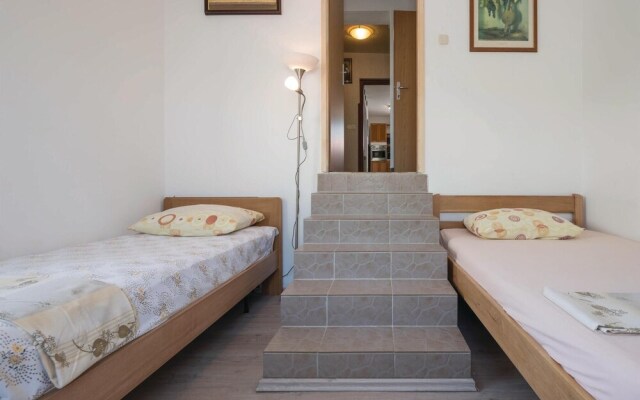 Beautiful Apartment in Banjole With 2 Bedrooms, Wifi and Outdoor Swimming Pool