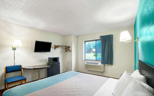 Motel 6 Montoursville, PA - Williamsport