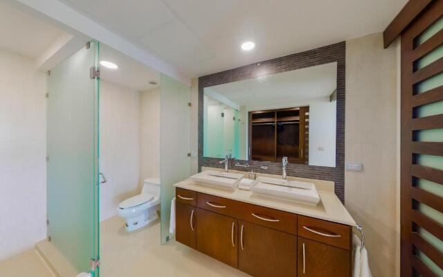 Hakuna Matata 725N at Mareazul Beachfront