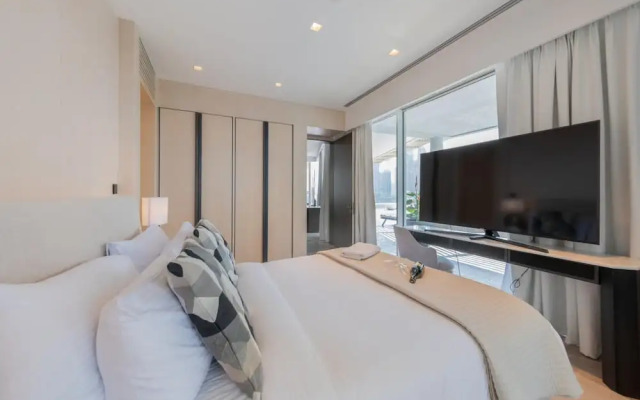 DXB - Five - 31201 - PJ