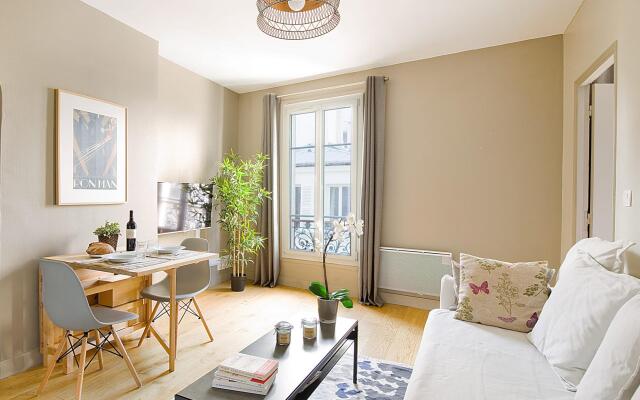 B  823 -  Buttes Chaumont - Spacieux appartement