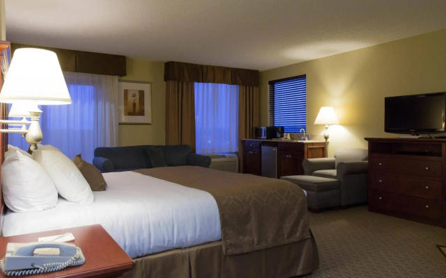 Barrington Hotel & Suites
