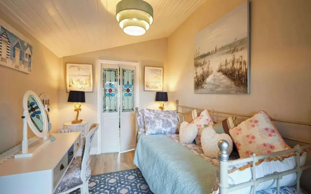 Host Stay The Cheeky Squirrel