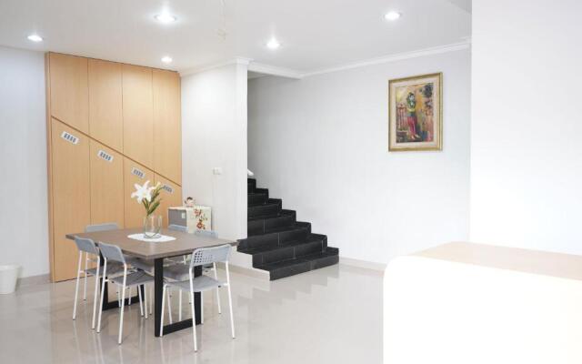 UROOMS Senayan