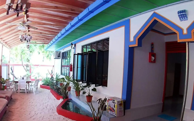 Blue Water Thoddoo Inn - photo 2