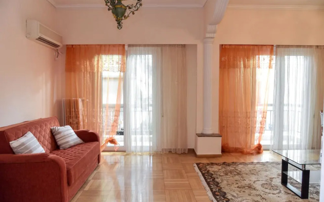 Cozy & Spacious Apartment in Central