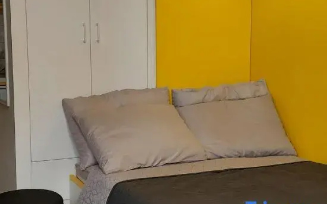 [Bracket]      Studio