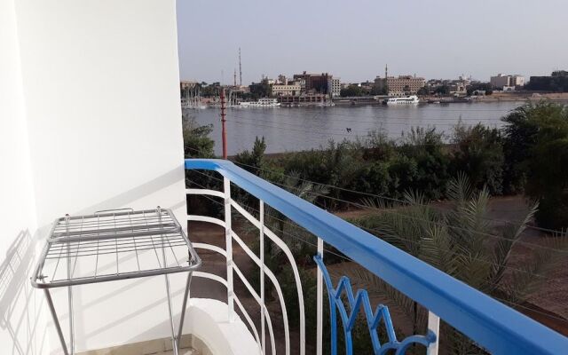 Hofni Palace Nile Niew