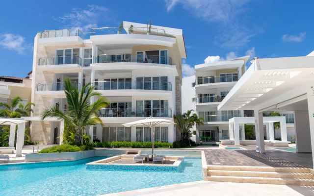 Family Getaway Apartment - On The Beach
