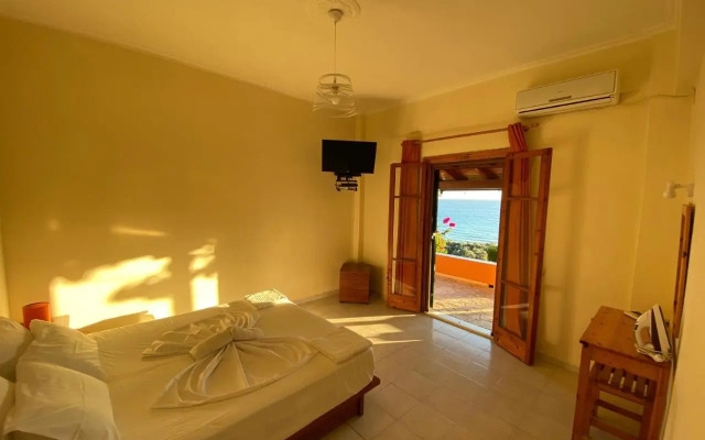 Papadatos Apts With Amazing View - 5mins from the beach