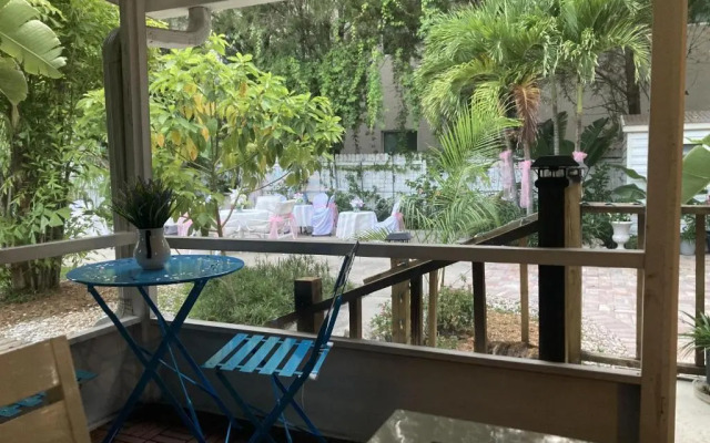 Manatee Palms B&B