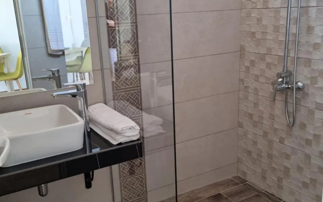 Vromos Guest House