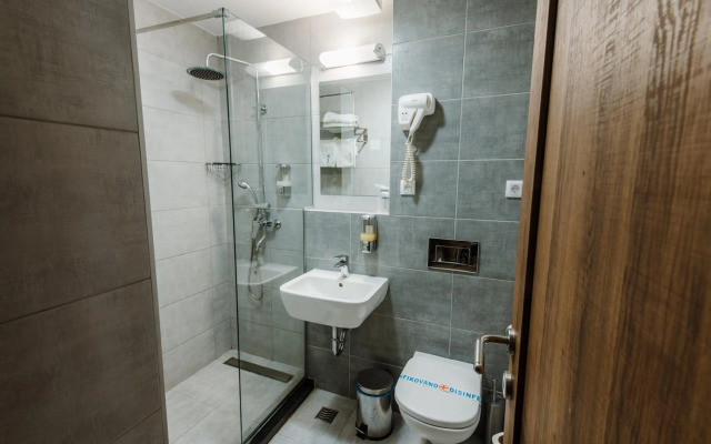 Hotel Nais