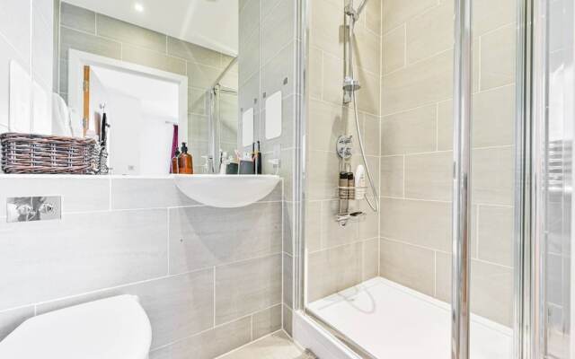 2-bed Apartment Only 15 Mins From Central London