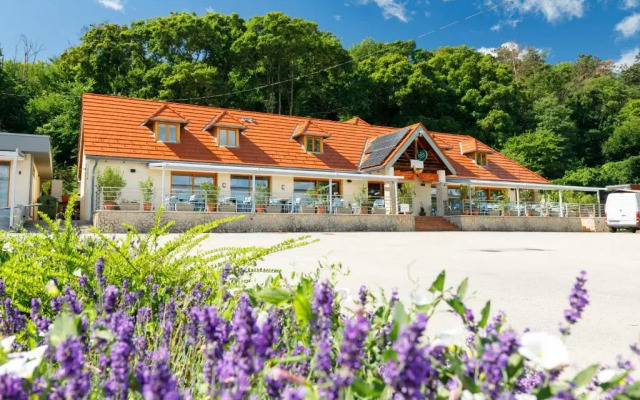 Lepke Apartmanház és Étterem