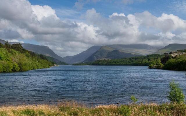 Arlyn, Padarn Lake Viewpoint in Snowdonia