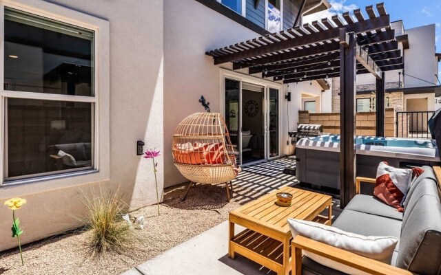 Desert Brooke 5 Bedroom Townhouse