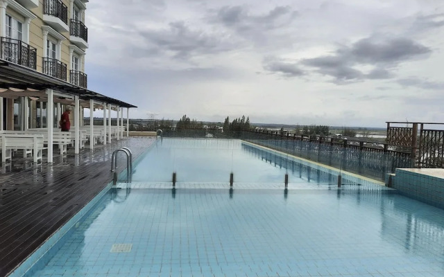 Champs Elysees Homestay by Landmark