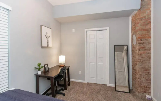 Beautiful 3BR2BA CozySuites |7 min to Lucas Oil