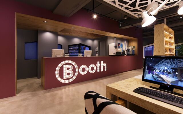 Booth Net Cafe & Capsule