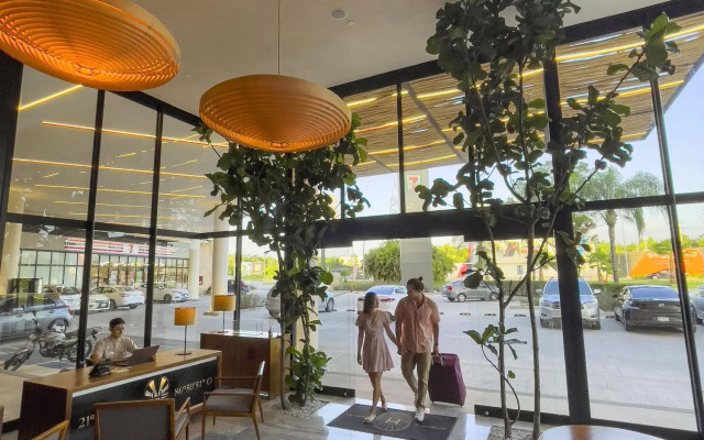 Hive Cancun by G Hotels