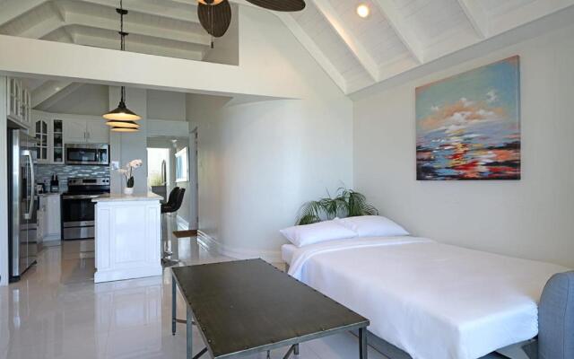 Hospitality Expert E22 Beach front Pool & Chef