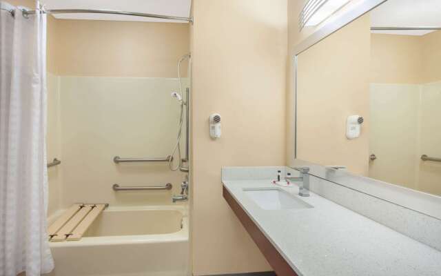 Baymont by Wyndham Greenwood