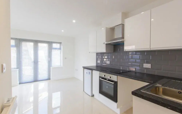 Bridge Road - Room 1