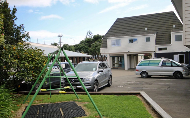 Spinnaker Motel