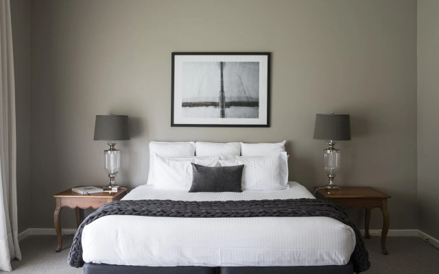 Lancemore Lindenderry Red Hill