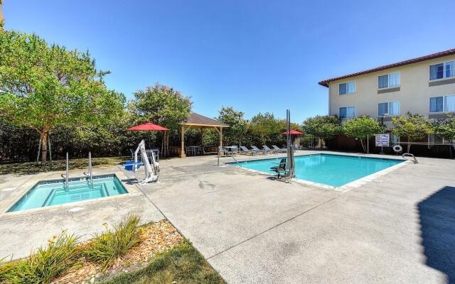 Holiday Inn Express Hotel & Suites Manteca by IHG