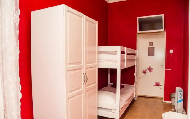 Old Flat Hostel na Sovetskoy