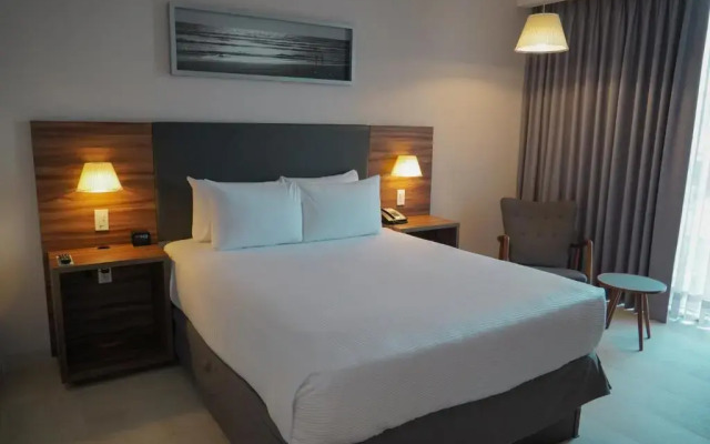 Fiesta Inn Express Cancún Cumbres