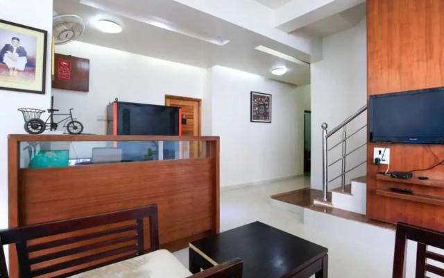 Oyo Flagship 80464D Mauryya Regency