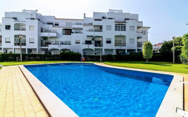 Holiday 1 Bed Apartment With Pool in Albufeira