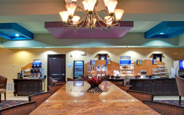Holiday Inn Express Hotel & Suites Huntsville by IHG